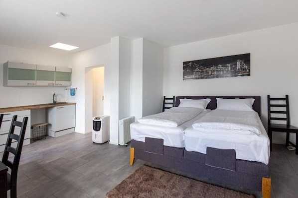 Laptop workspace, iron/ironing board, free WiFi, bed sheets