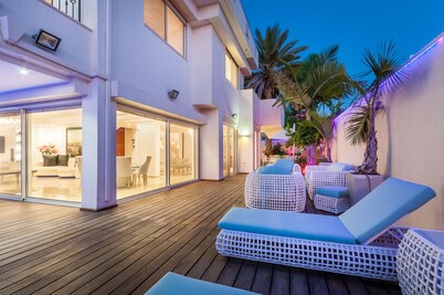 Luxurious Villa with great location