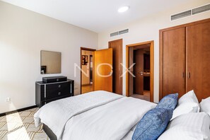 1 chambre, ameublement personnalisé, fer et planche à repasser