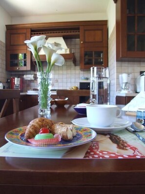 Tägliches inbegriffenes großes Frühstück