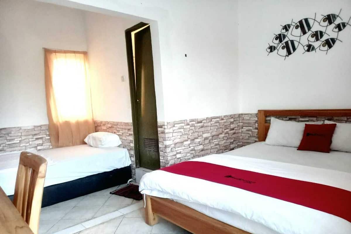 Family Room | Desk, WiFi, bed sheets
