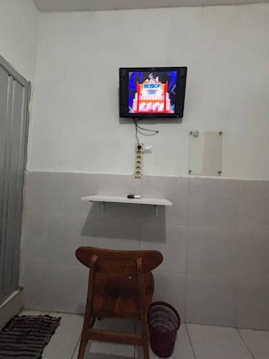 Desk, WiFi (surcharge), bed sheets - Cozy Residence Wedasari Bali (Denpasar)