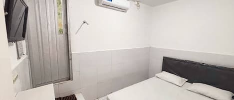 Escritorio, wifi y ropa de cama
