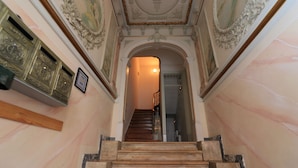 Interior entrance - Alma Nossa Guest House (Lisbon)