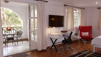 Double Room, Garden View | Individually decorated, individually furnished, desk, laptop workspace