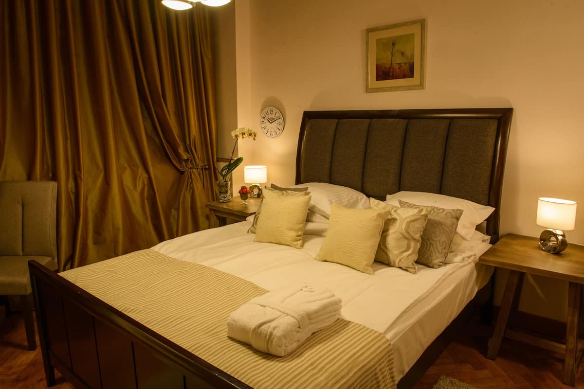 Standard-Doppelzimmer, 1 Queen-Bett, Nichtraucher | Verdunkelungsvorhänge, schallisolierte Zimmer, Zustellbetten