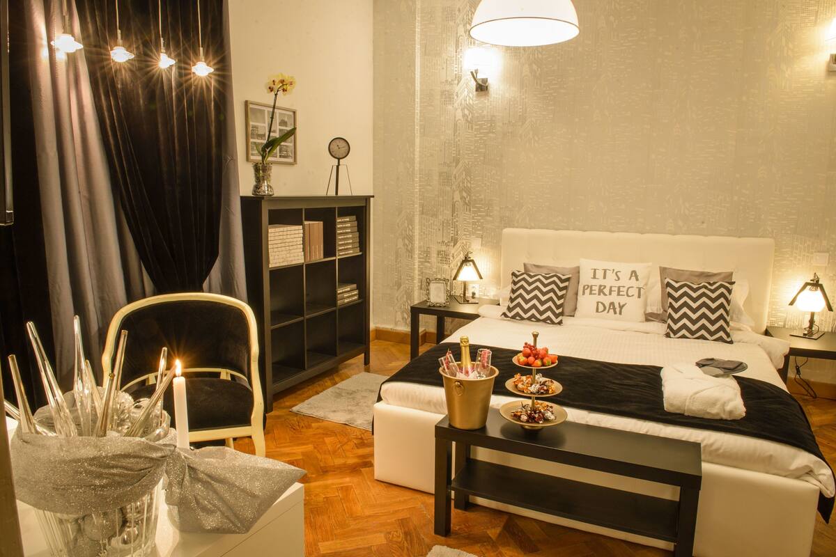 Premium Double Room, 1 Queen Bed, Non Smoking | Individually decorated, individually furnished, blackout drapes