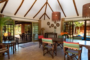 Dining - Kili Villa (Arusha)