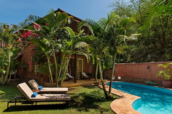 Outdoor pool, pool loungers