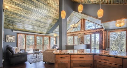 Charming 4 BR Newly Renovated w/ Hot Tub - Walking Distance to Terry Peak!