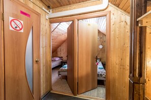 Habitación económica con 2 camas individuales | Pasillo