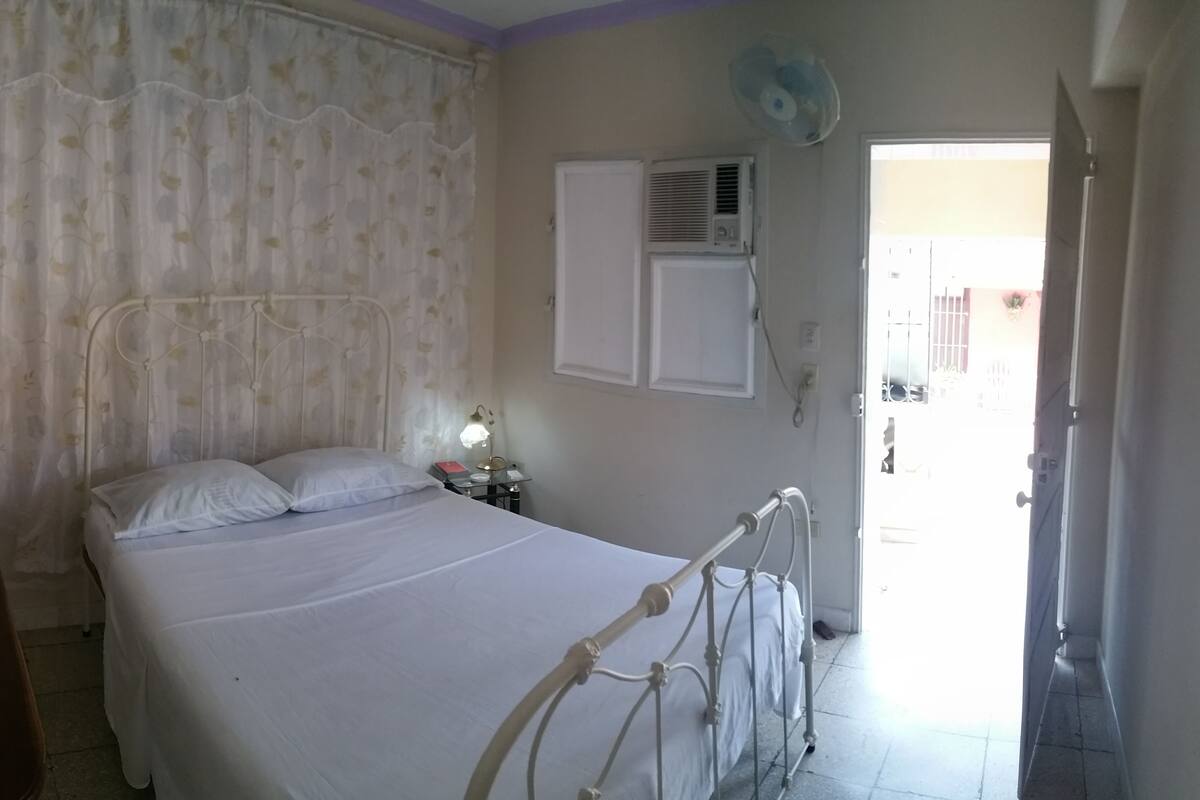 傳統客房, 1 張標準雙人床, 無障礙, 部分海景 | 迷你吧、獨特設計、獨特裝修、隔音