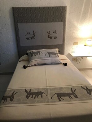 Minibar, wifi gratis, ropa de cama