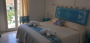 Habitación Confort con 1 cama doble o 2 individuales, balcón | Minibar, wifi gratis, ropa de cama
