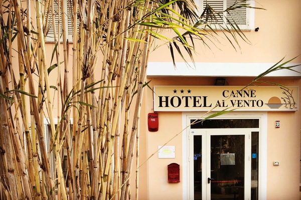 Pintu masuk properti