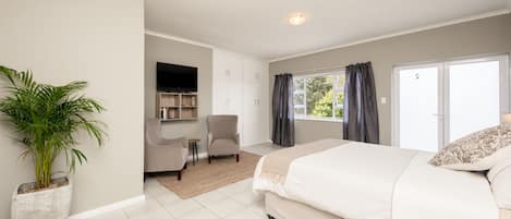 Room, 1 Queen Bed | 2 bedrooms, free WiFi, bed sheets