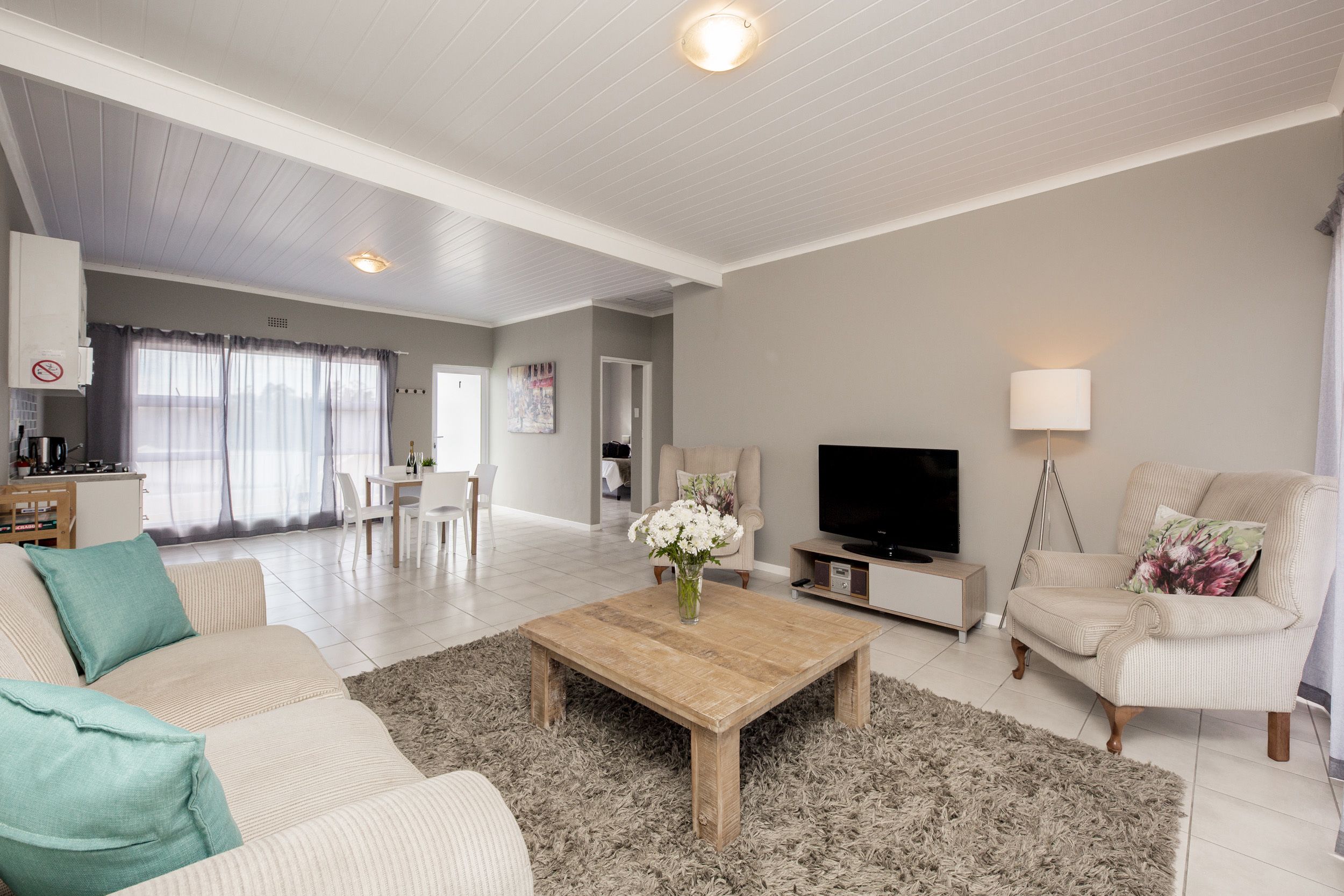 Superior Apartment, 2 Bedrooms | Living room | LED TV, Netflix