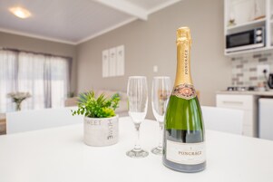 Superior Apartment, 2 Bedrooms | Private kitchen | Microwave, stovetop, coffee/tea maker, electric kettle