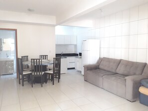 Perhehuoneisto, 2 parisänkyä, tupakointi kielletty, näköala puutarhaan | 1 makuuhuone, pimennysverhot, ilmainen Wi-Fi, vuodevaatteet