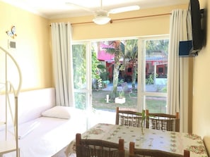 Standard-huone, 1 parisänky, tupakointi kielletty | 1 makuuhuone, pimennysverhot, ilmainen Wi-Fi, vuodevaatteet