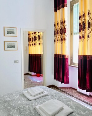 4 habitaciones, escritorio, wifi gratis y ropa de cama 
