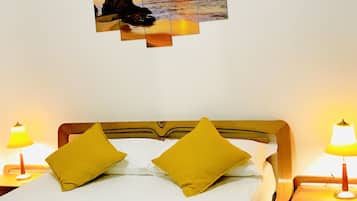 4 bedrooms, desk, WiFi, bed sheets