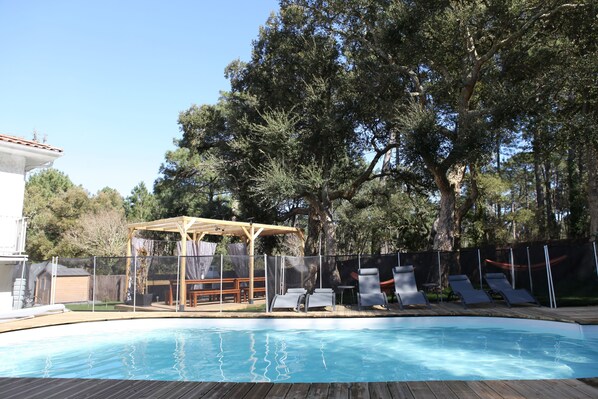 Lämmitetty uima-allas