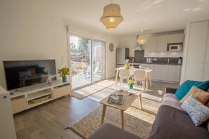 Flat-screen TV, books, stereo