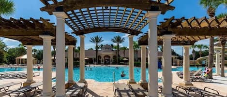 Piscina all'aperto, una piscina riscaldata