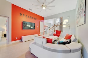 Smart TV - Villa The Dreamers , ultra modern villa , 3 miles from Disney , pool (Kissimmee)
