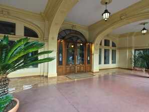Property grounds - GRAND HÔTEL – Golden Square • 3 min to Beach • Green Corridor View • AC (Nice)