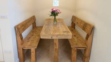 Cottage, 2 Bedrooms, Non Smoking | In-room dining