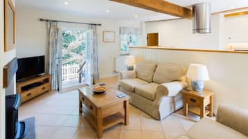Cottage, 2 Bedrooms, Non Smoking | Living room | Flat-screen TV, DVD player