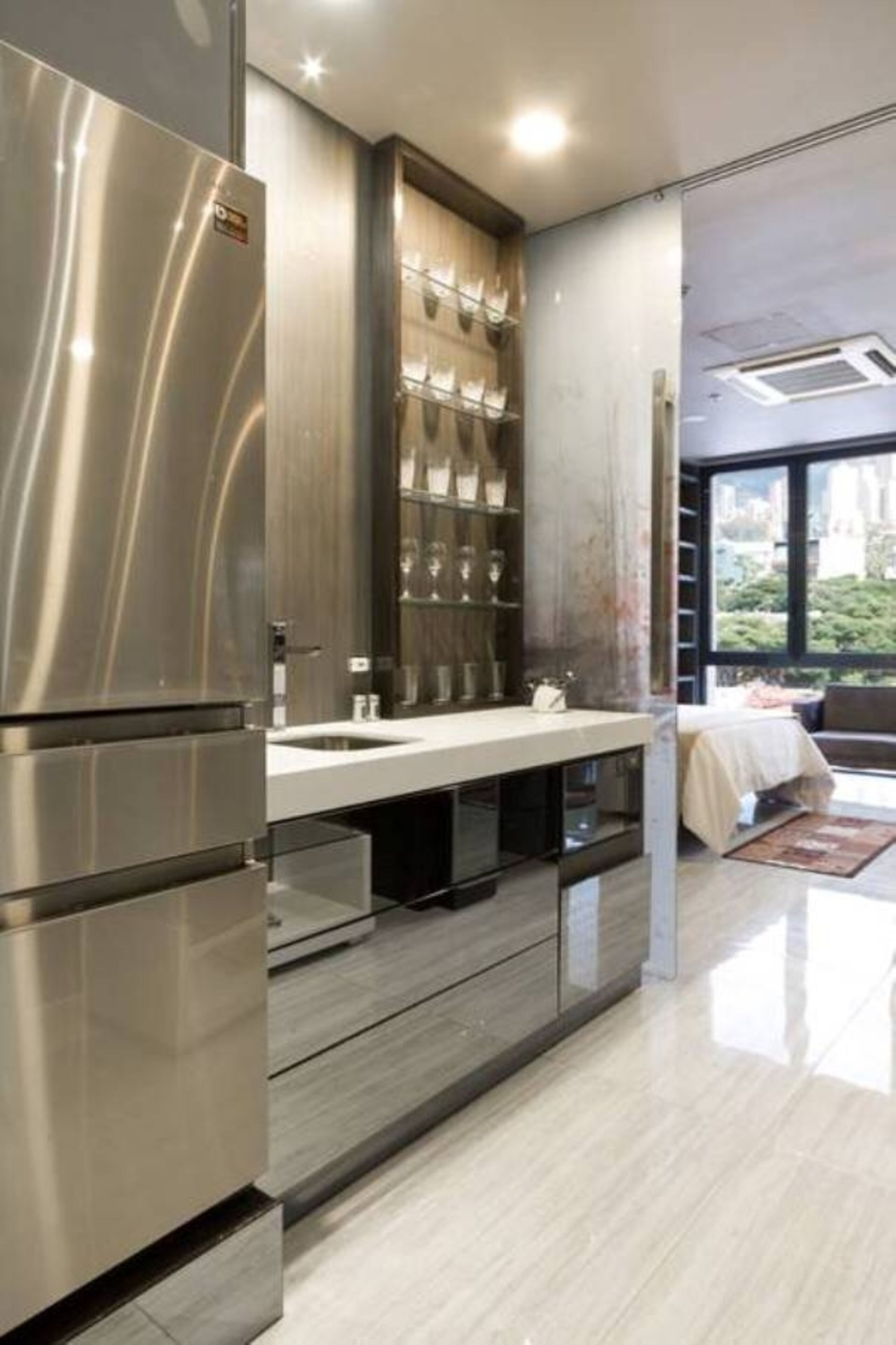 Luxury Apartment, 2 Bedrooms, Non Smoking, Jetted Tub | Private kitchenette | Full-size fridge, microwave, coffee/tea maker