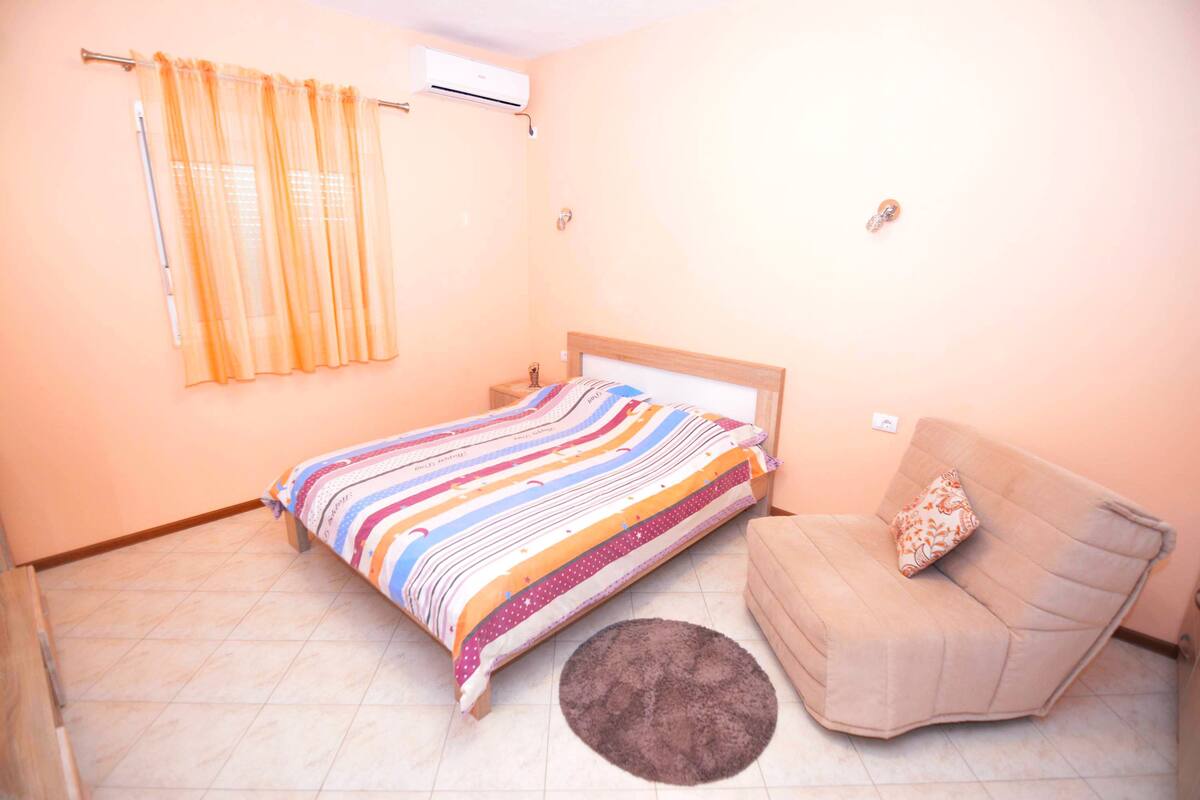 Studio Confort | Coin séjour | Télévision à écran plat