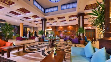 4 bars/lounges, 2 poolside bars