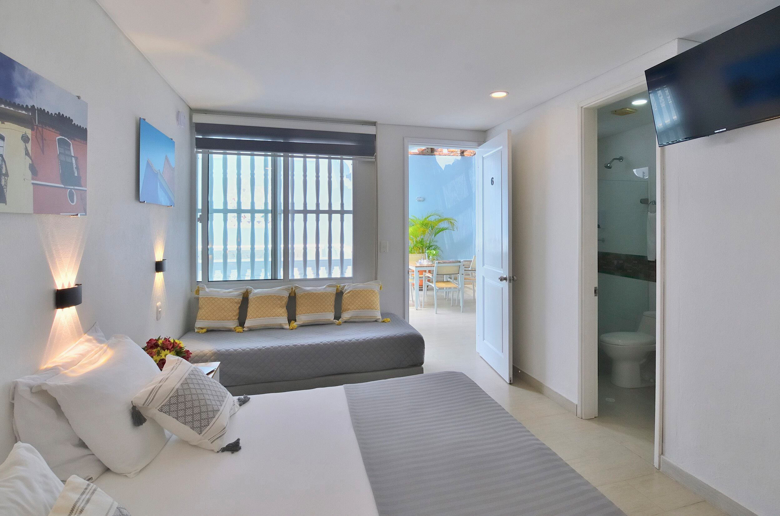 ミニバー、セーフティボックス (室内)、防音設備、WiFi (無料)