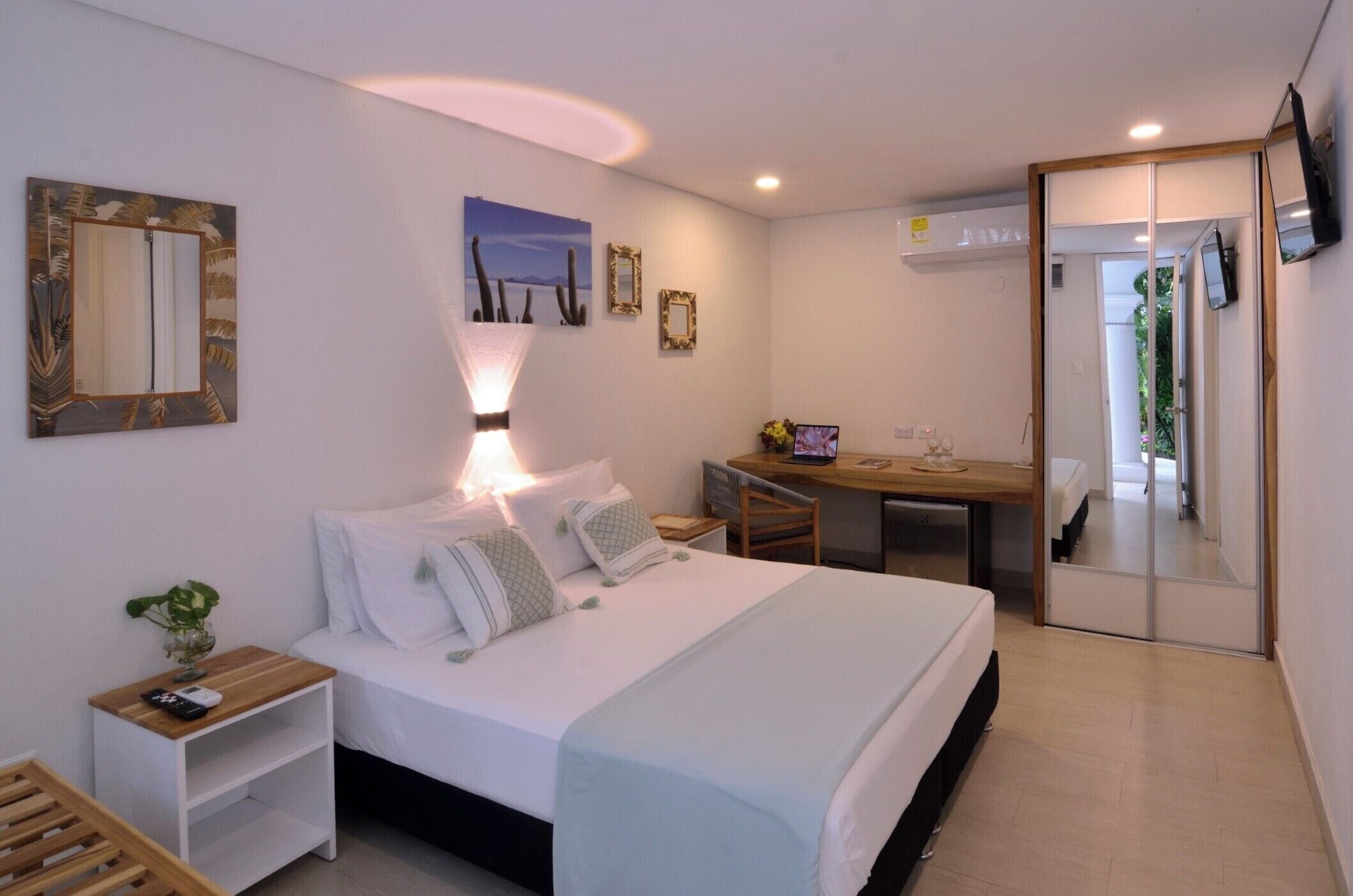 标准双人房 | 迷你吧、客房内保险箱、隔音、免费 WiFi