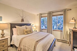 1 bedroom, iron/ironing board, Internet, bed sheets - Glen Condo w/ Mountain Views: Walk to Story Land (Glen)