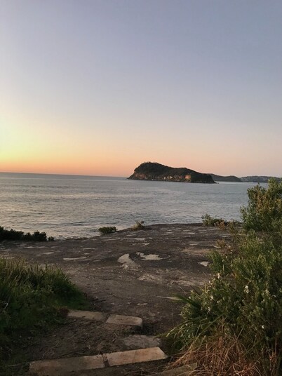 Pearlie @ Pearl Beach, NSW. Retro Beach House.  5 minute walk to beach.