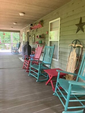 Property grounds - Rocky Road Hideaway. close to Helen and Dahlonega (Cleveland)