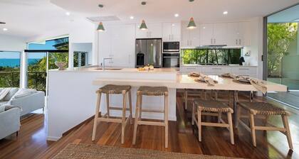 3 Bedroom Holiday Home with Private Pool and Incredible Ocean Views