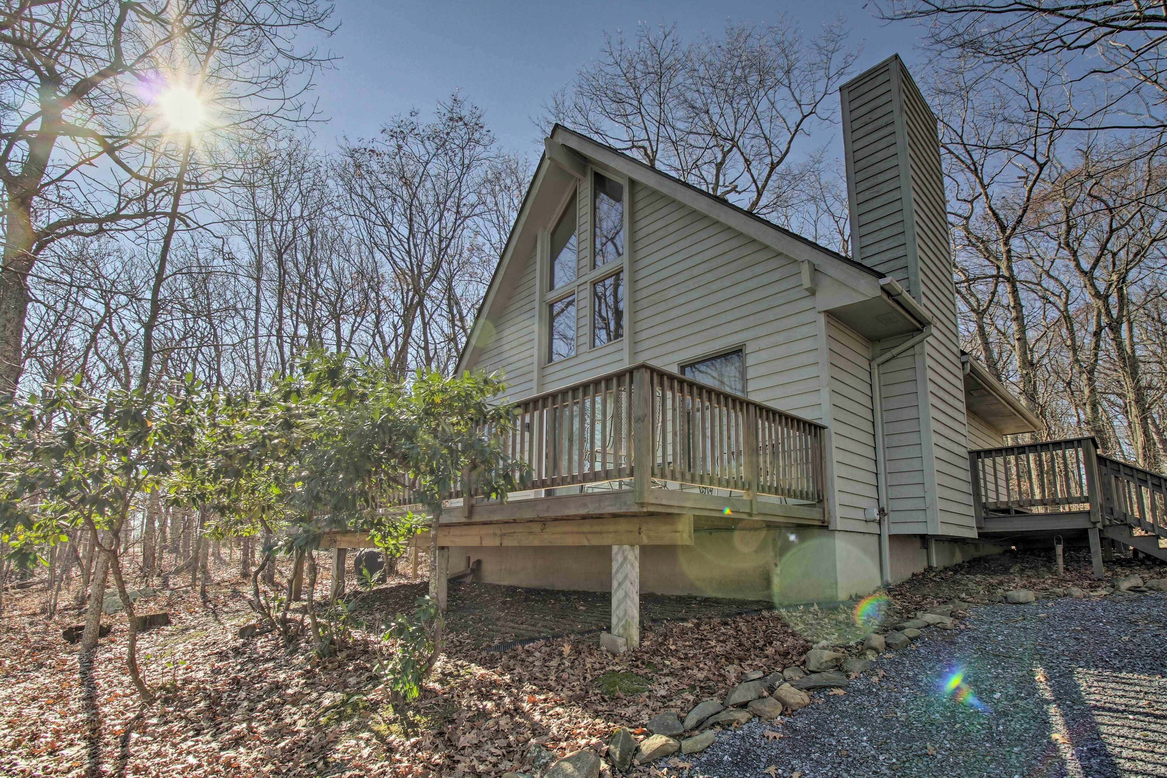Cozy Wintergreen Cabin Near Mountain Inn & Slopes!