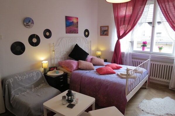 1 soverom, strykejern/-brett, wi-fi (inkludert) og sengetøy