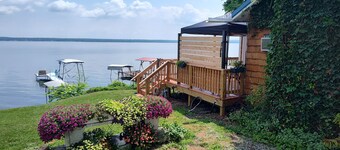 Cozy new England style cottage Right on Wine and Beer Trail 