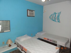 3 bedrooms, WiFi, wheelchair access - House with 3 Suites and Air, ample parking (São Sebastião)