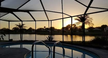 Spacious & amazing lake view with pool.