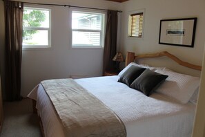 Tabla de planchar con plancha, wifi gratis, ropa de cama