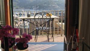 Interior - Sea front apartment with spectacular views over the harbor (AC, WIFI and SAT TV) (Puerto de Soller)