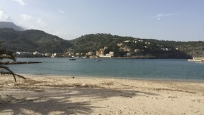 Beach nearby, beach towels - Sea front apartment with spectacular views over the harbor (AC, WIFI and SAT TV) (Puerto de Soller)